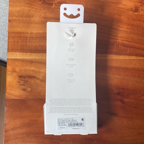 🆕 NWT Heyday Tassel Charging Cable Made For iPhone or iPad - Picture 2 of 4